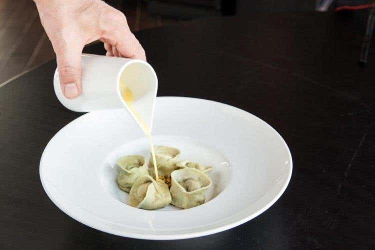 Cappellacci alle alghe e gamberi rossi in brodetto di mare allo zafferano e aceto